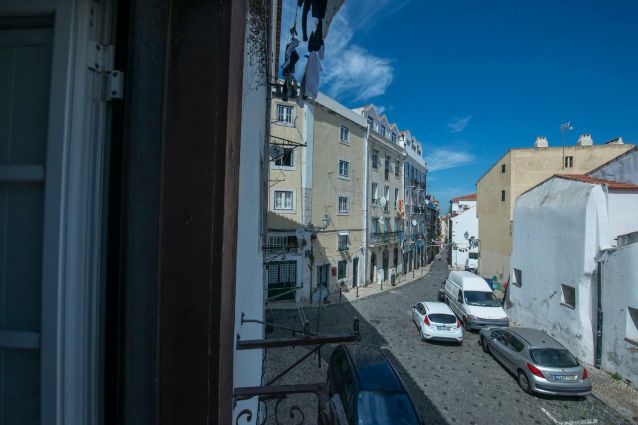 Portugal Here I Come - Alfama Lisbon Bagian luar foto