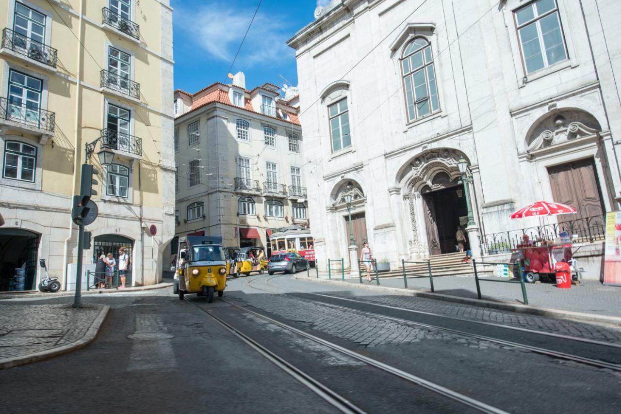 Portugal Here I Come - Alfama Lisbon Bagian luar foto